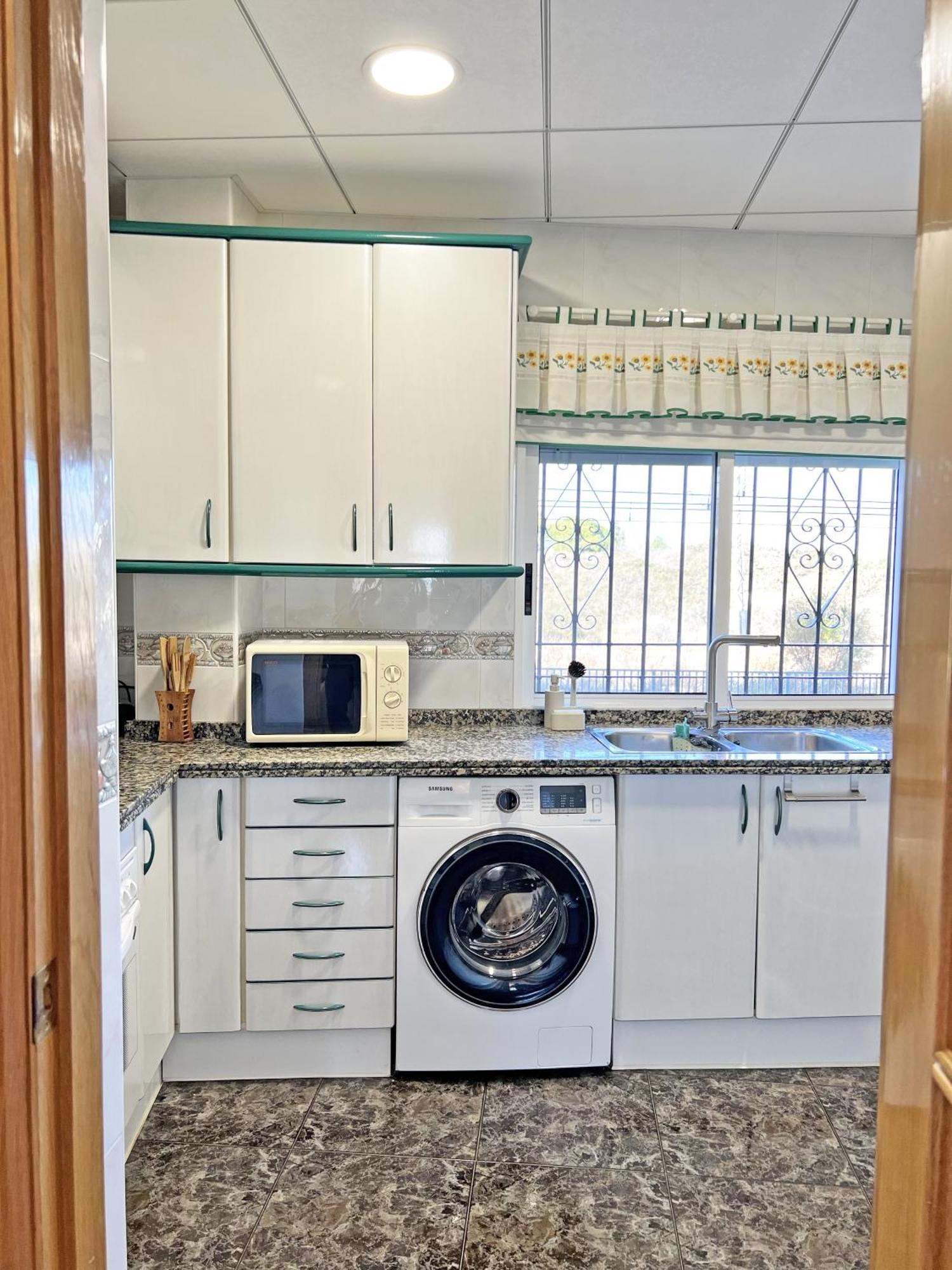 A 100M De La Playa. 2 Hab. A/C Apartment Аликанте Екстериор снимка