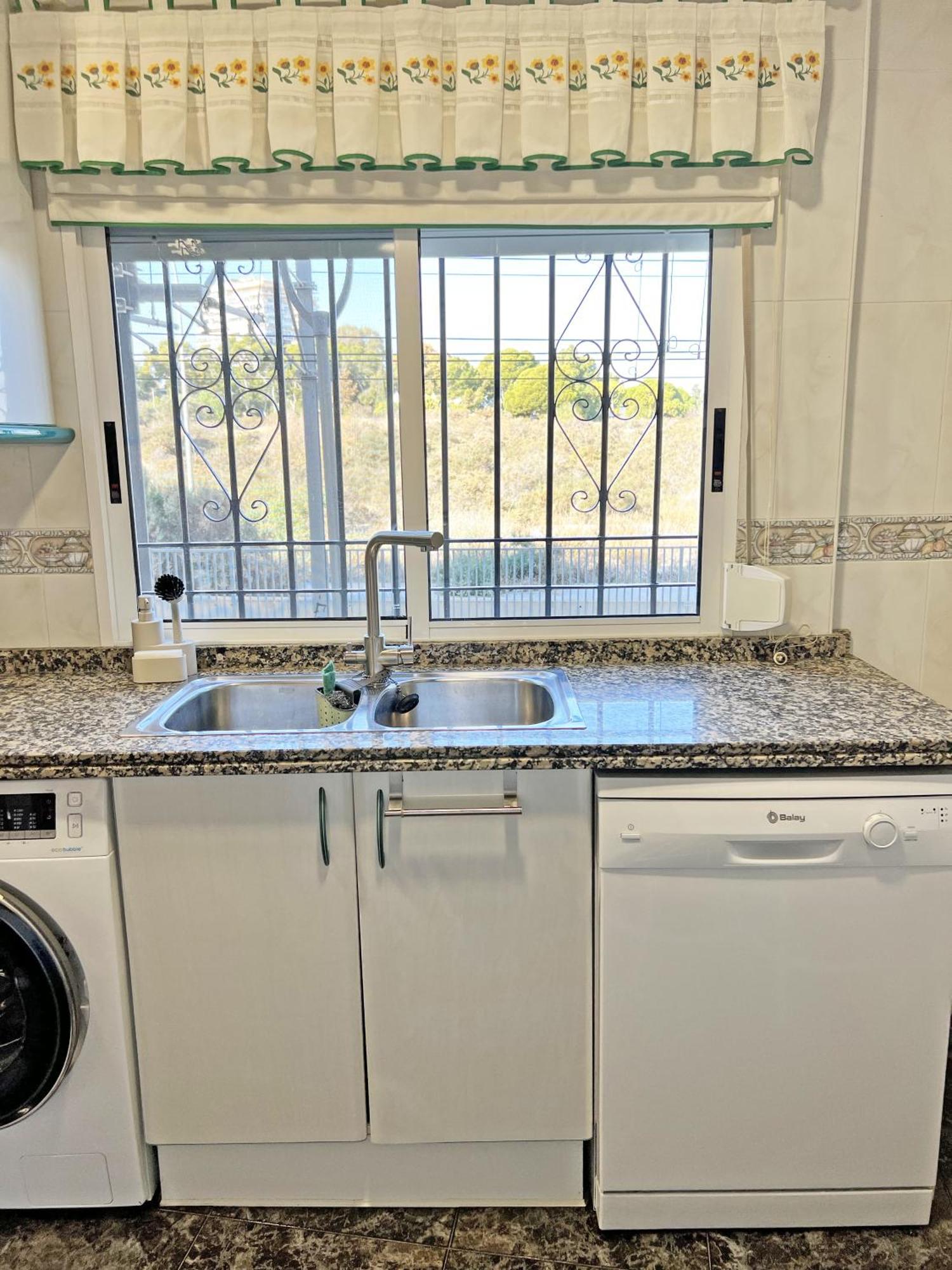A 100M De La Playa. 2 Hab. A/C Apartment Аликанте Екстериор снимка