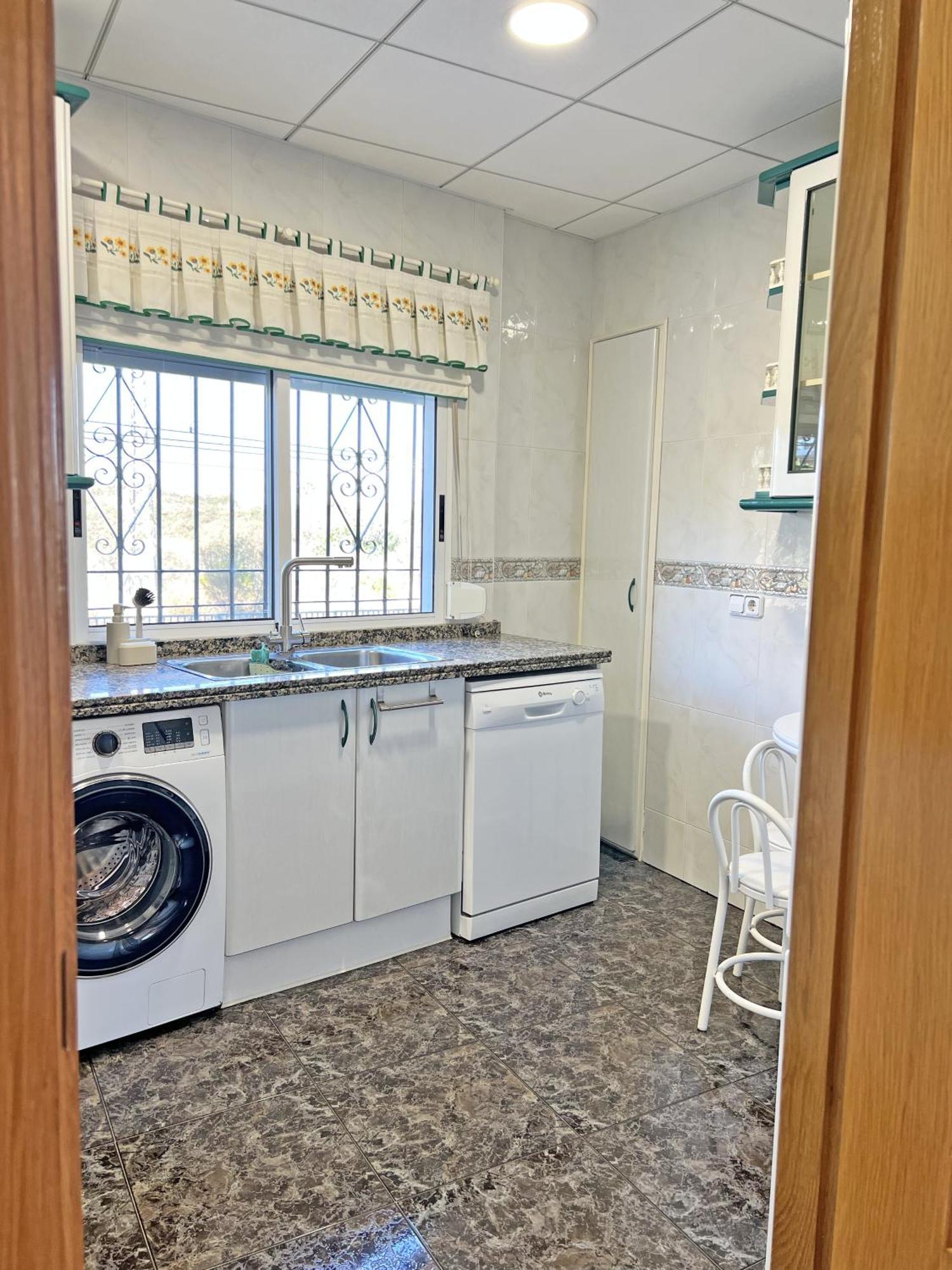 A 100M De La Playa. 2 Hab. A/C Apartment Аликанте Екстериор снимка